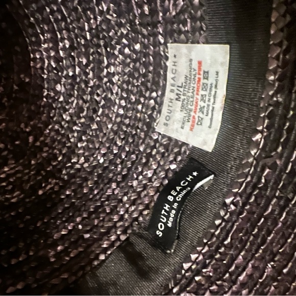 Elegant Black Straw Hat - Picture 3 of 4